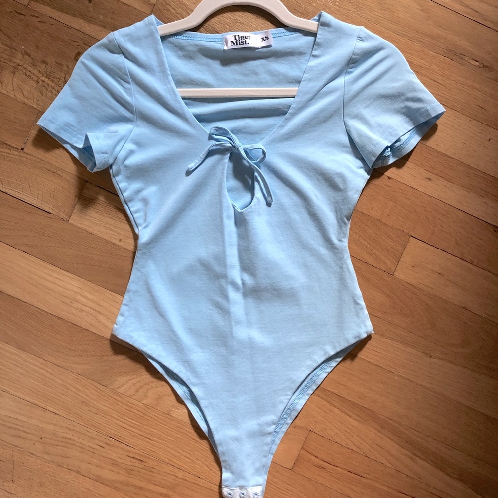 🌟Tiger Mist Keyhole Tie Front Bodysuit